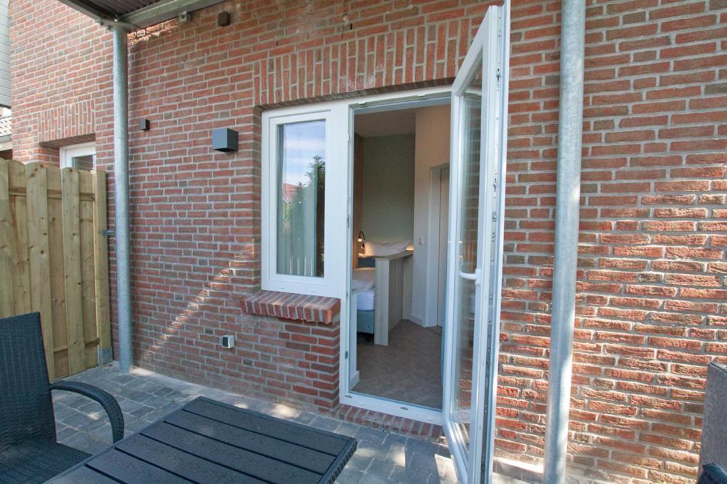 Hotel Garni Goldener Anker Greetsiel Exterior photo