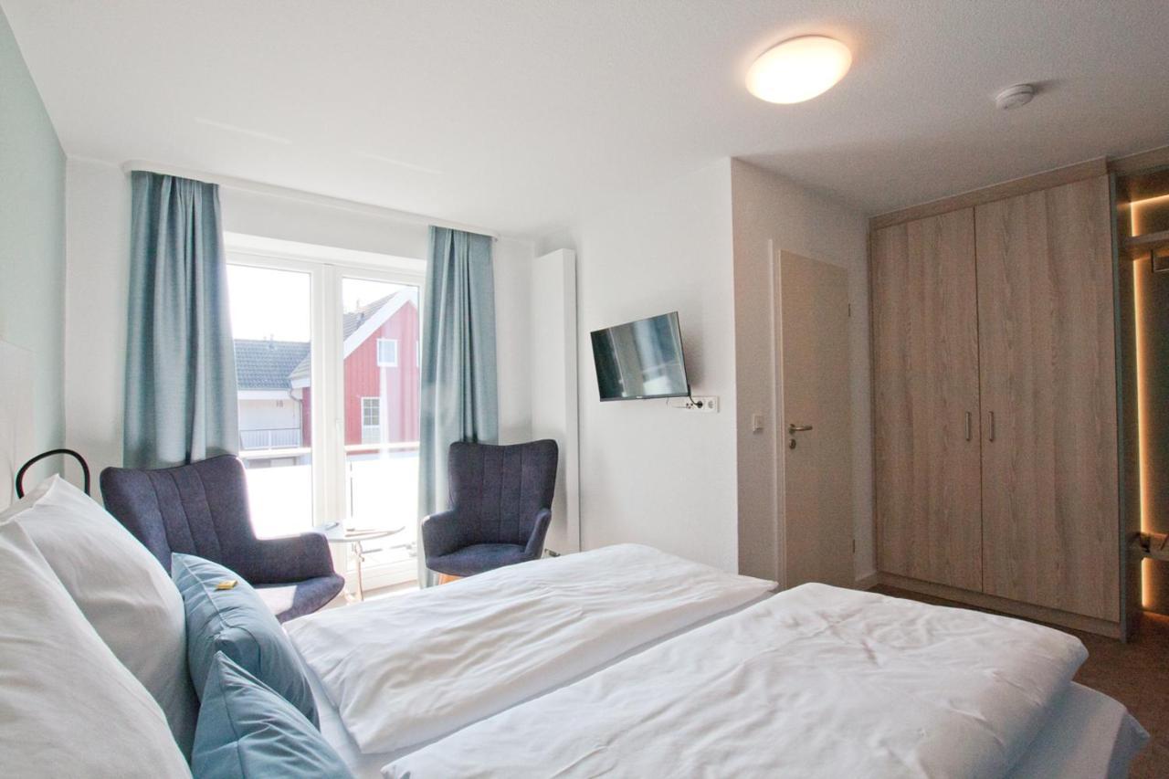 Hotel Garni Goldener Anker Greetsiel Exterior photo