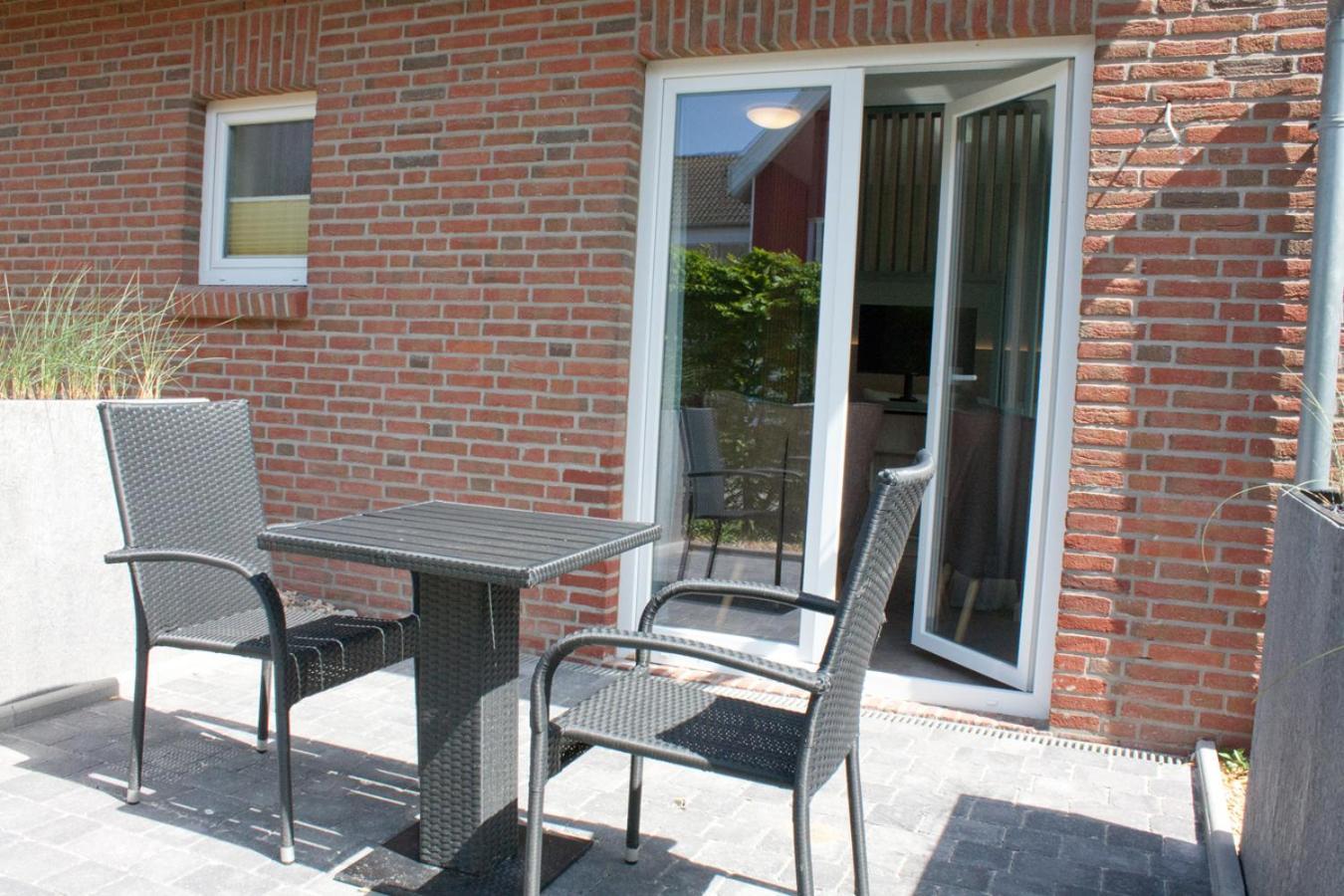Hotel Garni Goldener Anker Greetsiel Exterior photo